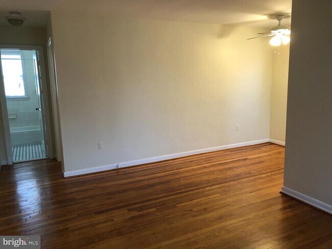 Building Photo - 806 Jefferson St