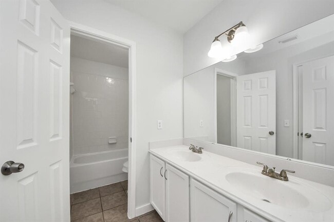 Building Photo - 2703 Edgewick Elm St