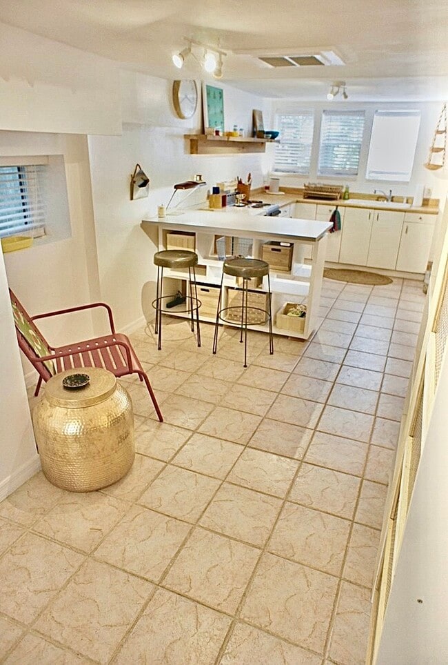 Building Photo - 21 Arenta St