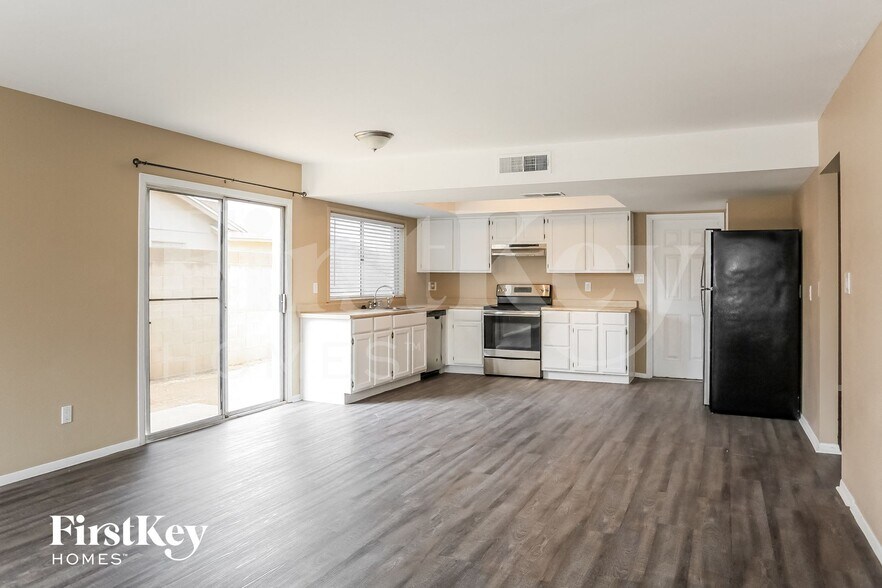 Building Photo - 5015 W Mercer Ln