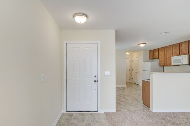 Building Photo - 3 Bedroom Townhouse in Wakefield with 1 Ca...
