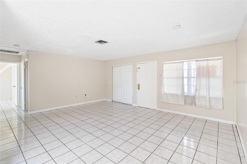 Building Photo - 10419 Kidron Ave
