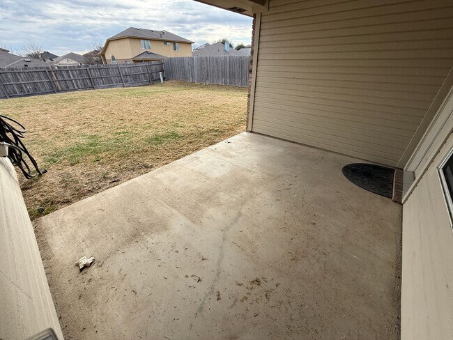 Building Photo - 408 Viola Dr