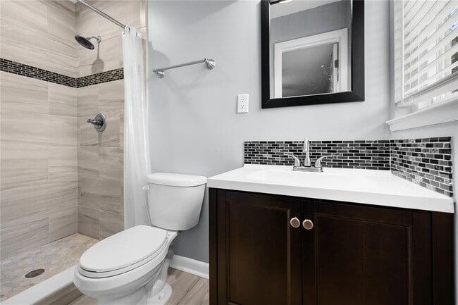 Building Photo - 2026 NW 19th Ln