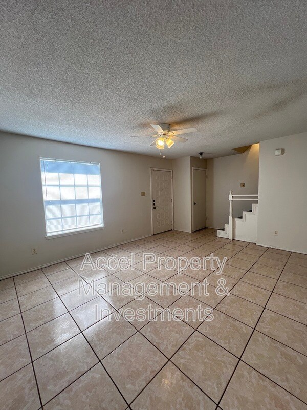 Building Photo - 2133 Kerria Ave