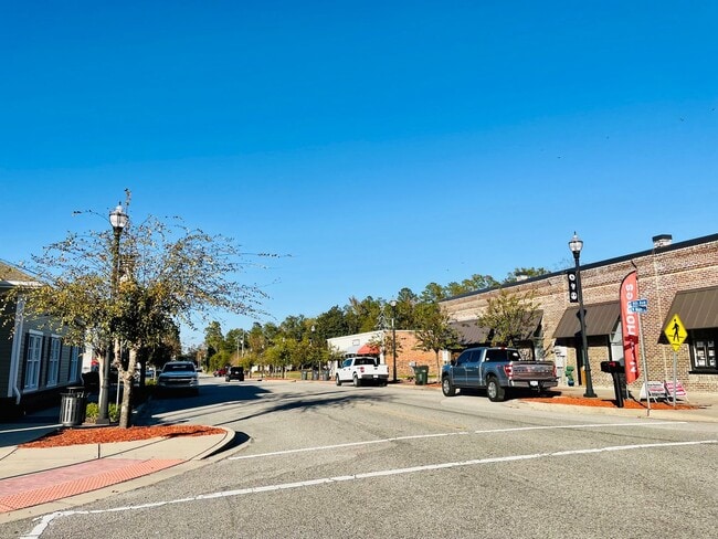 Building Photo - Adorable 2bd/2.5ba cottage in downtown Aynor - Ready for move in!!