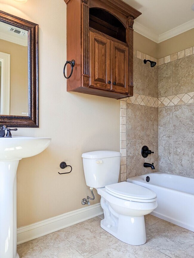Building Photo - Beautiful 4 bed/3 bath home in South Bossier