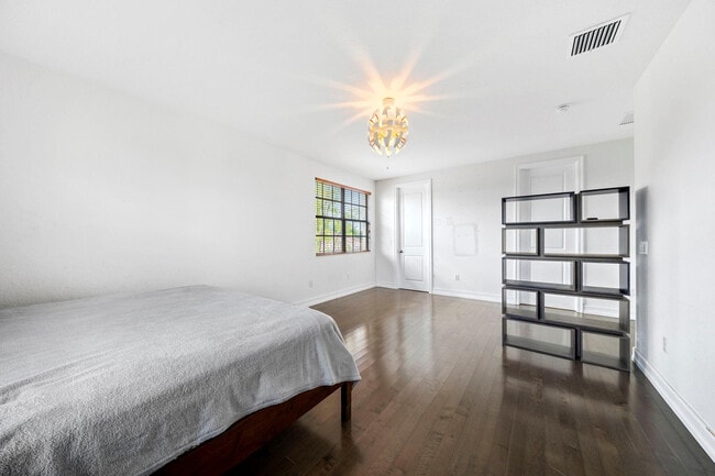 Building Photo - 7302 NW 111th Way