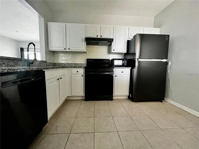Building Photo - 6011 Skydale Way