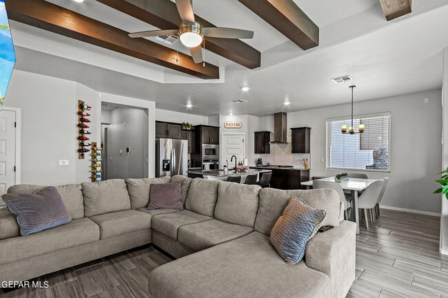 Building Photo - 840 Via Glorieta