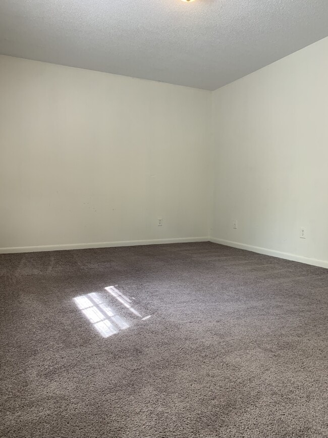 Building Photo - 103 S College St