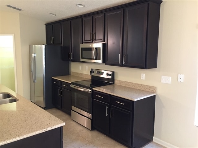 Building Photo - 372 W New England Dr