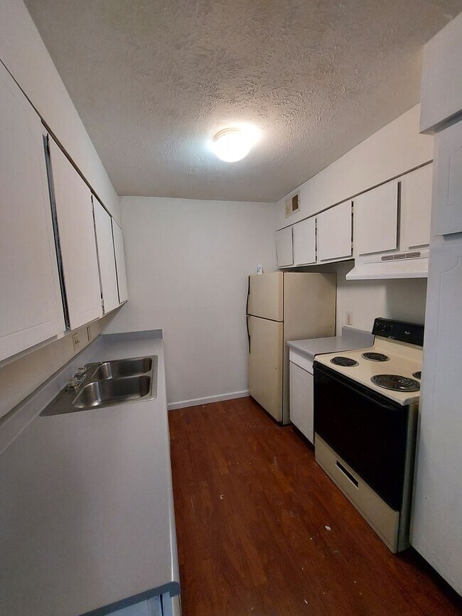 Building Photo - Conveniently Located Affordable Condo For Rent