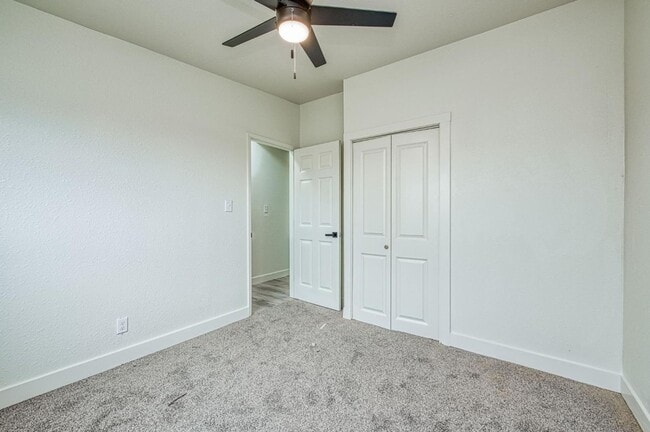 Building Photo - Beautifully Updated 3-Bedroom Single-Famil...