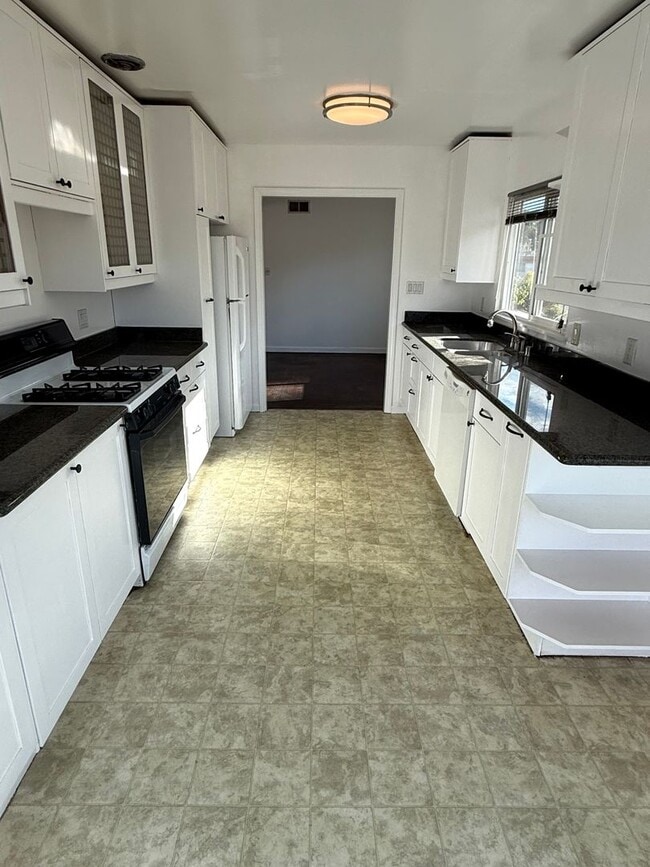 Building Photo - 4115-4117 Walnut Street