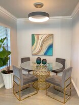 Building Photo - 7236 Oakdale Ave