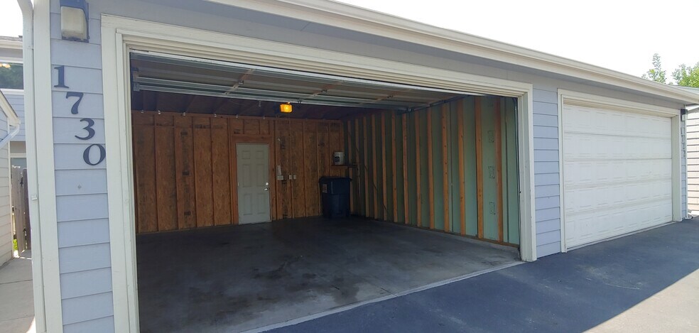 Building Photo - 1730 S Helena St