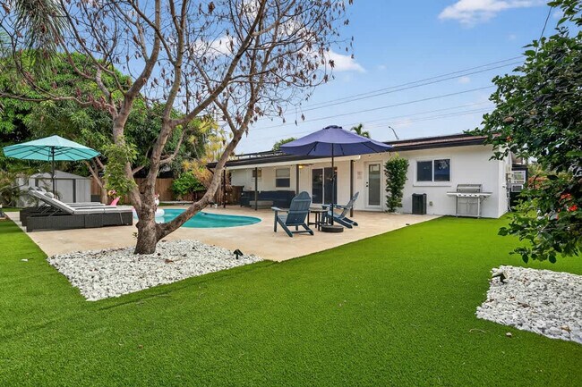 Building Photo - 5760 NE 18th Ave