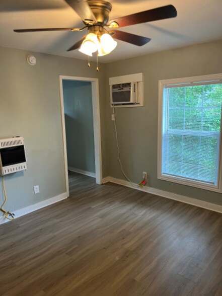 Building Photo - 608 Price St