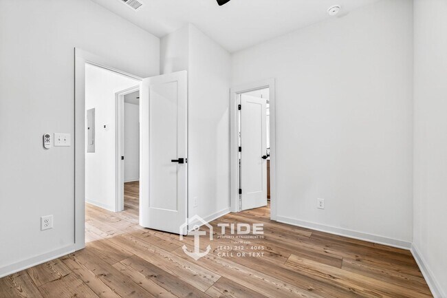 Building Photo - Move-In Ready Home Near Park Circle