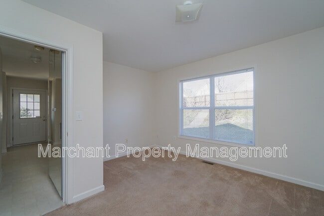 Building Photo - 335 Woodlark St