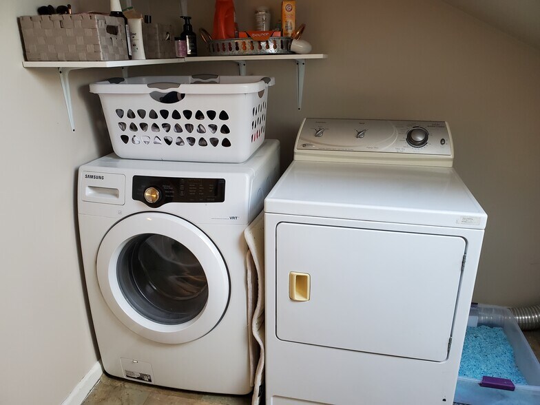 Building Photo - 131 Hildred Dr