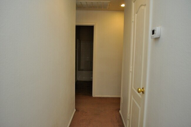 Building Photo - 452 Groft Way