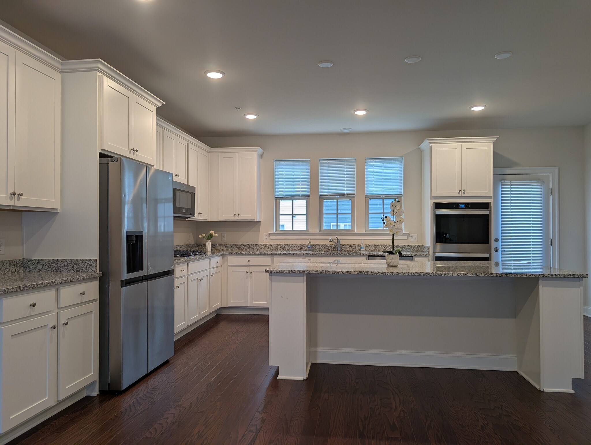 Building Photo - 35 Dahlia Dr