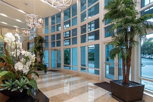 Building Photo - 400 Beach Dr NE