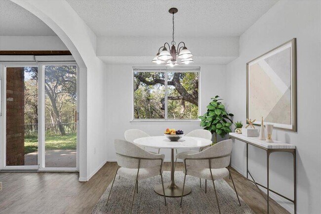 Building Photo - 6300 London Dr