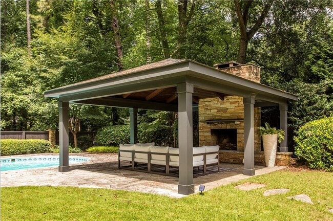 Building Photo - 1904 Lenox Rd NE