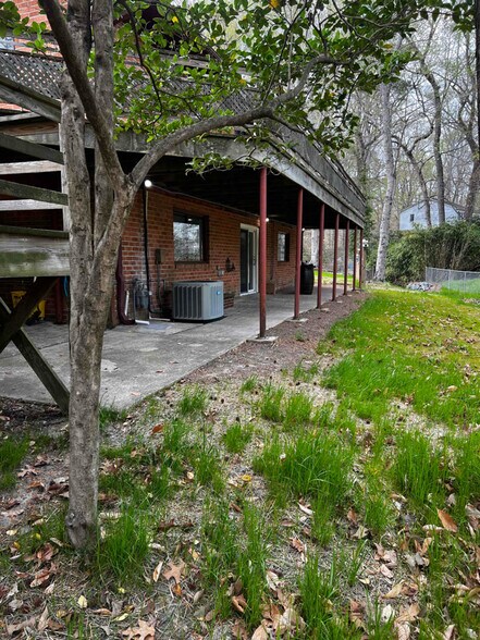 Building Photo - 156 Barksdale Dr