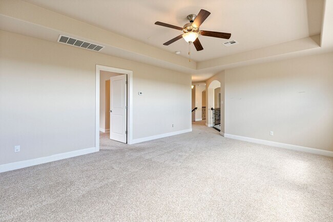 Building Photo - Luxurious 4 bedrooms 3 bathrooms home in L...