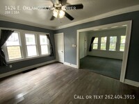 Building Photo - Recently Updated 2 Bedroom Lower Duplex