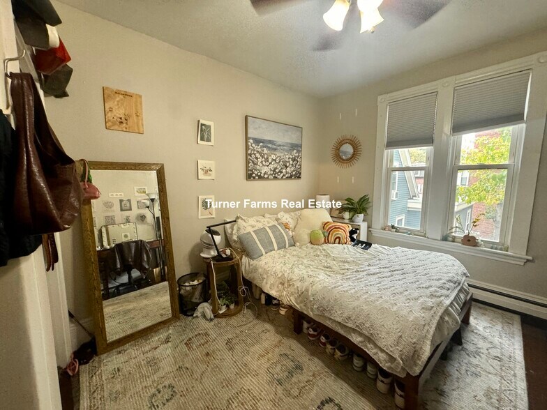 Building Photo - 717 Parker St