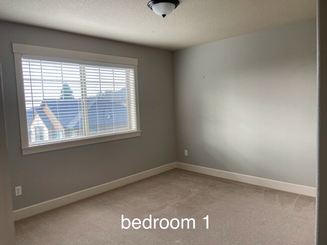 Front bedroom 1 - 11440 SE Aquila St