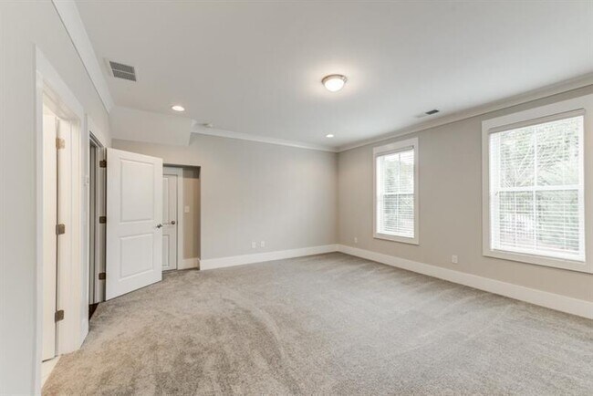 Building Photo - 4304 Walsh Dr