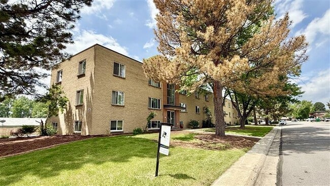 Front left view - COTTONWOOD APARTMENTS
