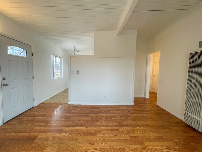 Interior Photo - 14830 Chadron Ave