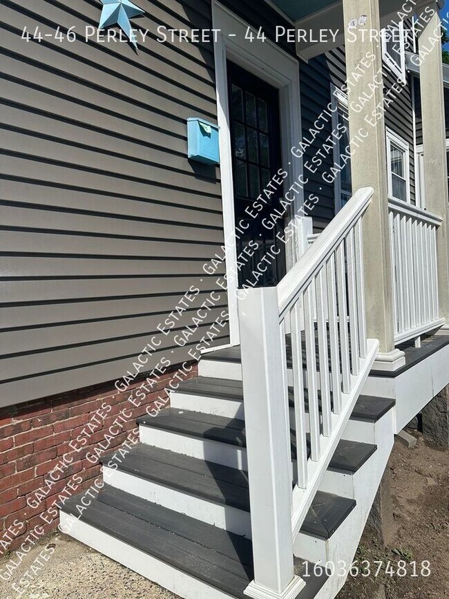 Building Photo - Spacious Renovated 3 Bedroom Duplex!