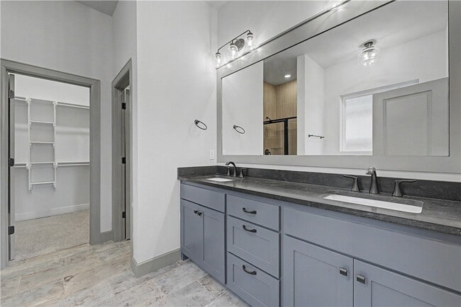 Building Photo - 1081 Mammoth St