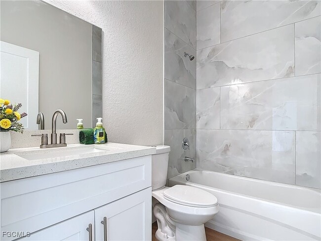 Building Photo - 5006 S Peachtree Cir