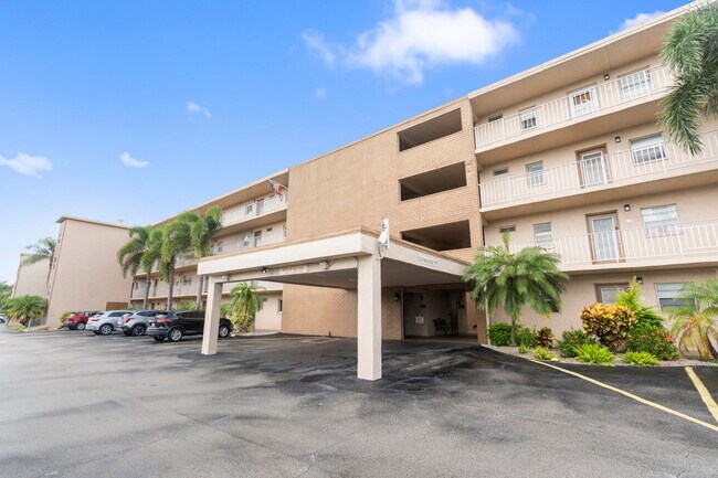 Building Photo - 300 NE 26th Ave