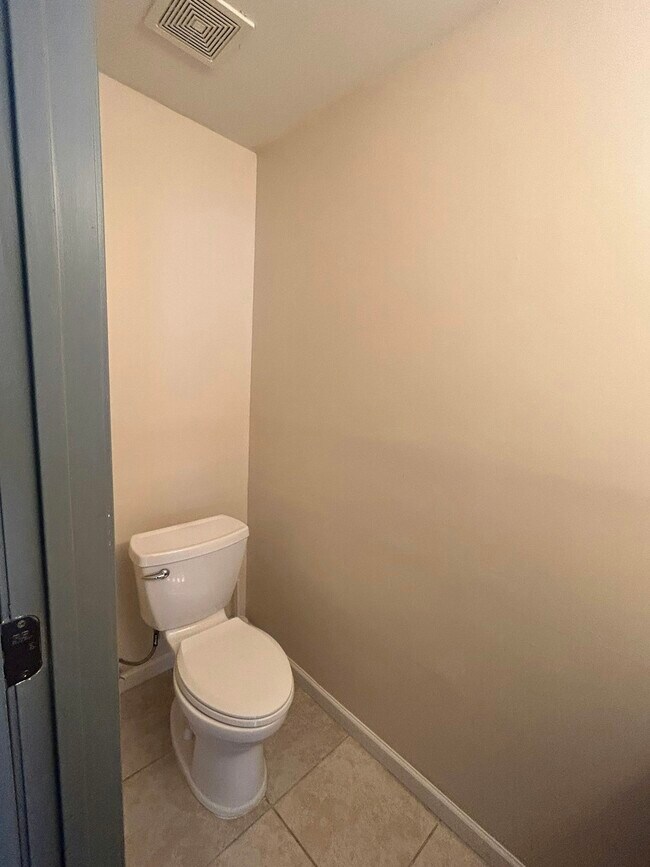 Building Photo - 718 Spence Cir