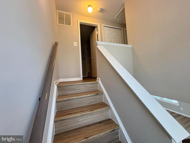 Building Photo - 14421 Gringsby Ct
