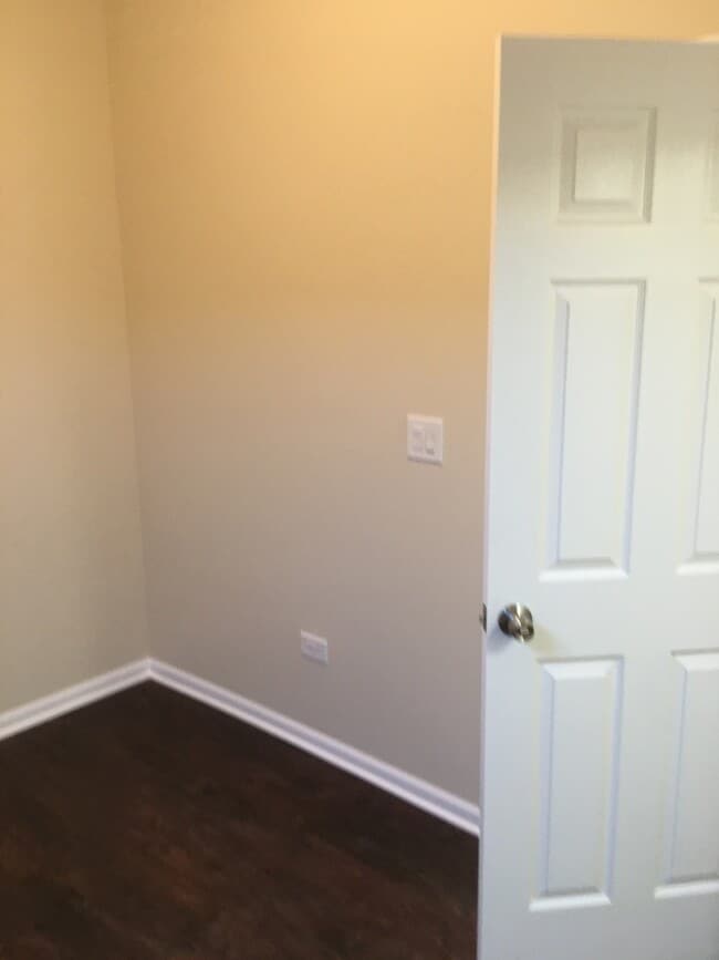 Building Photo - 321 W 24th St