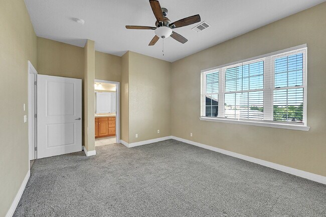 Building Photo - $2,195.00, 2-bed, 2-bath, located in Denve...