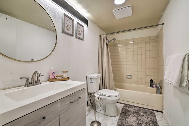 Building Photo - 611 SW 5th Ct