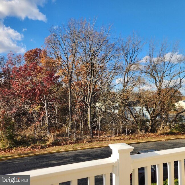 Building Photo - 16 Pickwick Pl