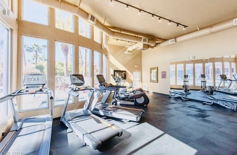 Building Photo - 4918 River Glen Dr